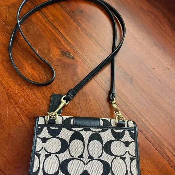 Authentic Coach Legacy Signature C’s Trifold Wallet Crossbody Brass Hardware - Picture 2 of 8